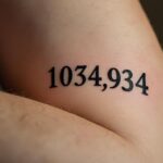 découvrez des idées de tatouages de date de naissance et leurs significations populaires pour immortaliser un moment spécial avec style et émotion.